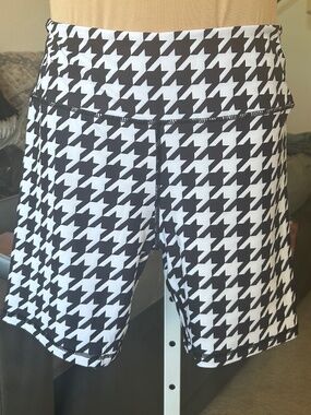 Houndstooth Spandex Shorts NWOT